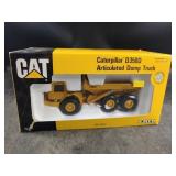 Ertl 1/50 Scale Catepillar D350D Dump Truck