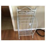 Metal Towel Rack with Floral Decoration