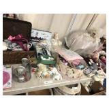 Table: Collector Dolls & Accessories