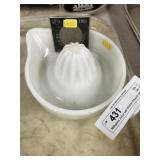 Milkglass Juicer with Winston Church Hill Coin