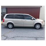 2016 Chrysler Town & Country Van