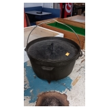 CAST IRON POT W/ LID CAST IRON POT W/ LID