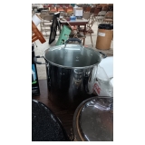 LARGE POT W/ LID