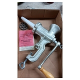 GRINDER W/ SAUSAGE HORN