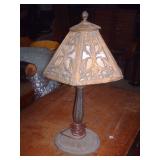 ARTS & CRAFTS STYLE TABLE LAMP ARTS & CRAFTS STYLE TABLE LAMP