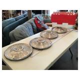 Set of 4 wheel covers w/ tote