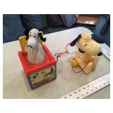 2 Snoopy toys