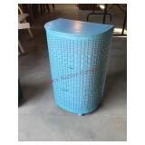Vintage cloths hamper