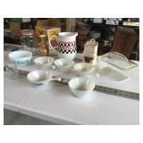 Assorted glassware including pyrex