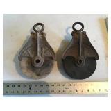 2 wooden pulleys