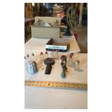 Salt/pepper and kitchen items