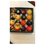 Set of billiard balls
