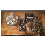 Assorted buttons