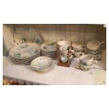 Approx 30pc Red Wing dishes