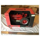 1/8 Farmall M tractor