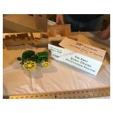 John Deere D2 cylinder expo tractor