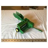 John Deere 348 Baler