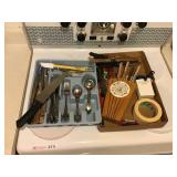 Knives and tableservice etc.