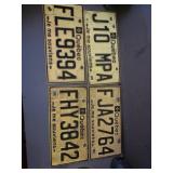 4 Plaques