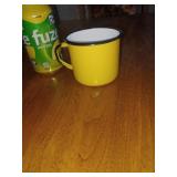 Tasse en fer émaillée