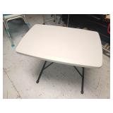 Table à patte pliante