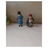 2 Figurines