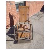Chaise roulante en bois