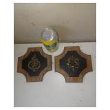 2 Plaques