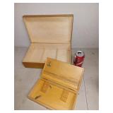 2 Coffres en bois
