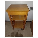 Petite table avec tiroir 15'' x 14'' x 27''