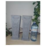 2 Vases