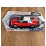 Maisto 1:18 Scale Die Cast Ford Thunderbird