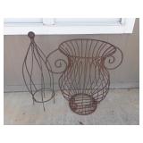 Garden Trellis & Decor