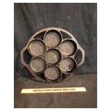 Cracker Barrel Cast Iron 7-Cup Biscuit Pan