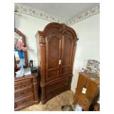 Armoire 40"L x 22"W x 81"H Armoire 40"L x 22"W x 81"H