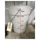 Plastic 20 qt. bucket