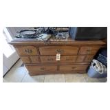 7-Drawer Dresser w/Mirror 52'L x 19'W x 30'H