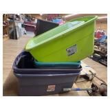 6 Plastic Bins