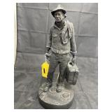 Street Life Traveler Statue