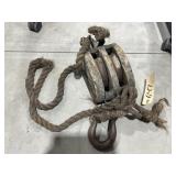 Wooden Pulley w/Rope & Hook