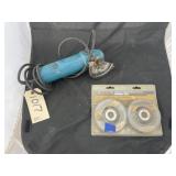 Makita Corded Grinder & 8 Pc Disc Set