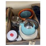 3 Pcs - Pioneer Woman Nesting Bowls -Teapot