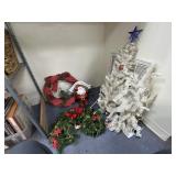 Pile of Assorted Christmas Dï¿½cor
