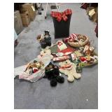 Assorted Plush Toys & Holiday Dï¿½cor