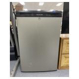 Frigidaire Mini Fridge 22"L x 22"W x 33"H