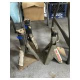 Pair Jack Stands w/Pittsburgh 3-Ton Jack Stand