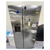 GE Stainless Steel Refrigerator/Freezer