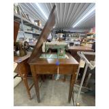 Fiati Sewing Machine model 73 in Cabinet