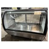 Curved Glass Display Refrigerated Cooler Merchandi