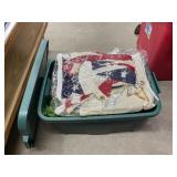 Christmas & 4th of July Dï¿½cor in Plastic Bin w/Lid